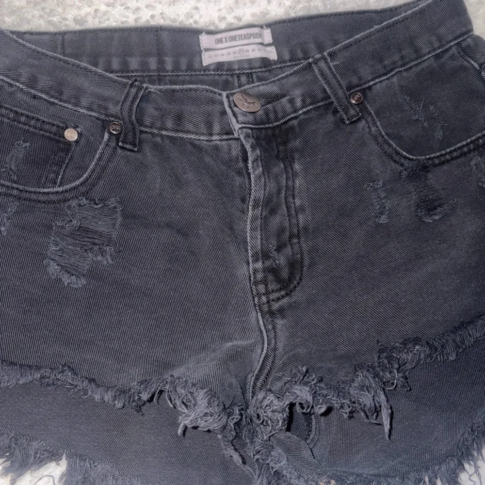ONE by One Teaspoon Bandits Distressed Black Denim Shorts Size 27